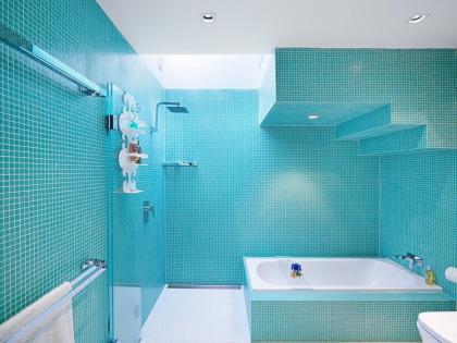 голубая мозаика в ванной1.jpg
