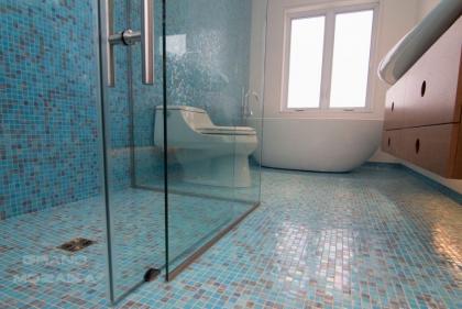 голубая мозаика в ванной2.jpg