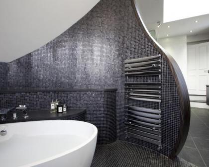 черная мозаика в ванной5.jpg