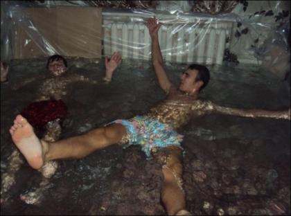 pool_in_the_flat_03.jpg